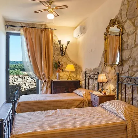 Villa Podere Torricella 16, Emma Narni
